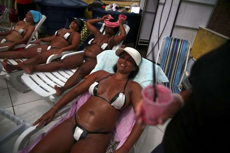 Бразильский тренд: бикини из изоленты