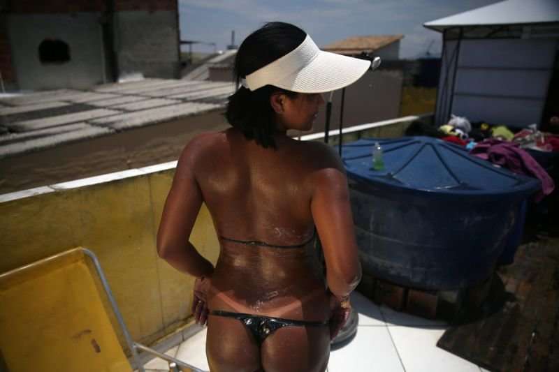 Бразильский тренд: бикини из изоленты