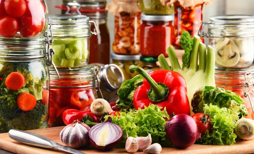 Домашние заготовки: топ-5 полезных и вкусных салатиков к зимнему столу