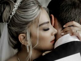 5 способів поставити смачний засос хлопцеві або дівчині