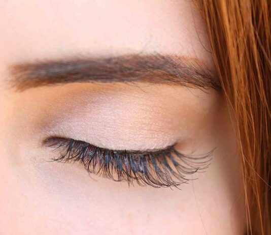 Топ-10 кращих засобів для росту вій + 7 ефективних масел