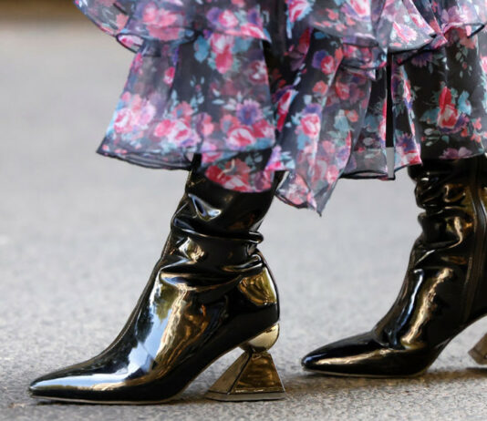 Як продовжити життя лакового взуття: правила догляду та зберігання