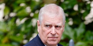 Принц Ендрю помічений, як проводить час з дочкою та онукою на тлі королівського скандалу