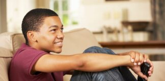 Gen Z požaduje emocionální hloubku: Teenageři chtějí na obrazovce zranitelné mužské postavy