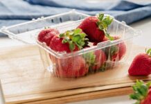 Повторне використання пластикових контейнерів для ягід: простий кухонний лайфхак