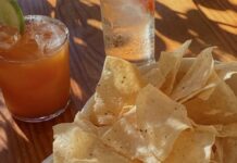 La tendance TikTok à deux ingrédients qui divise les gourmands : les chips de fromage cottage valent-elles le battage médiatique ?