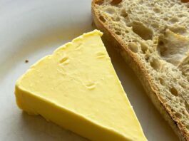 De met de hand gekarnde boter van $ 5, verstopt in Wegmans kaasdoos